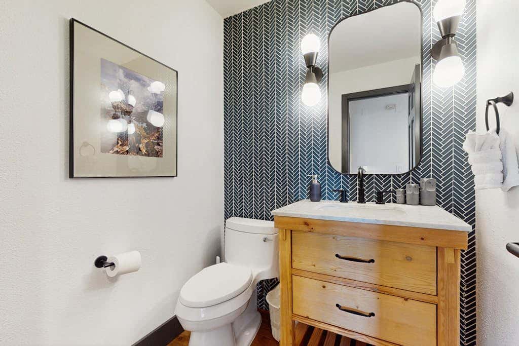 Expansive Tahoe home with hot tub, deck, sauna, game room and washer&dryer