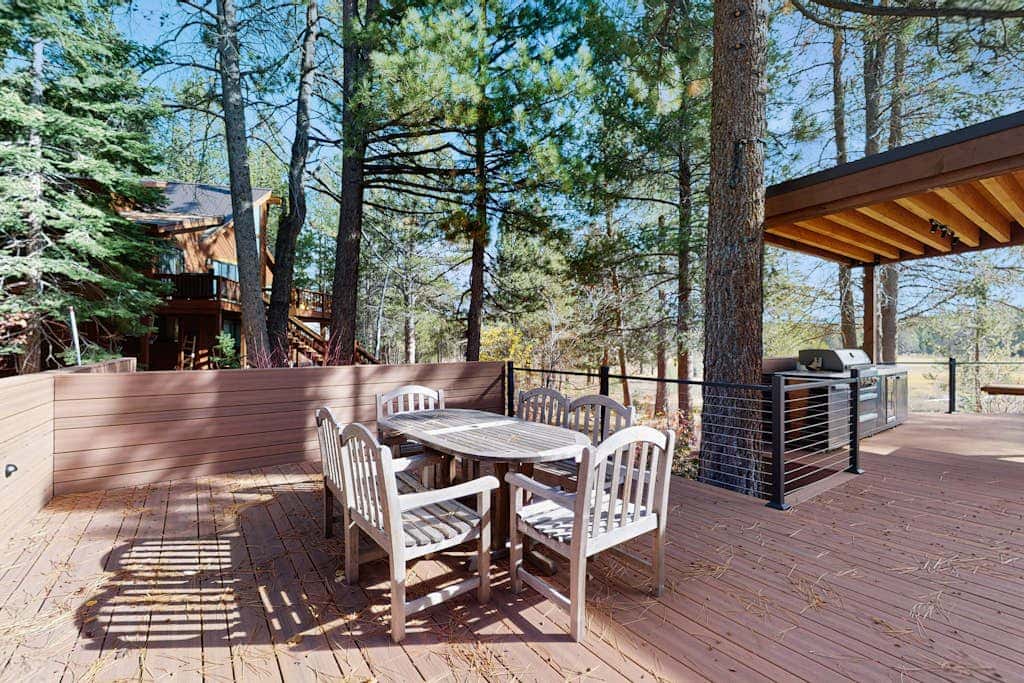Expansive Tahoe home with hot tub, deck, sauna, game room and washer&dryer