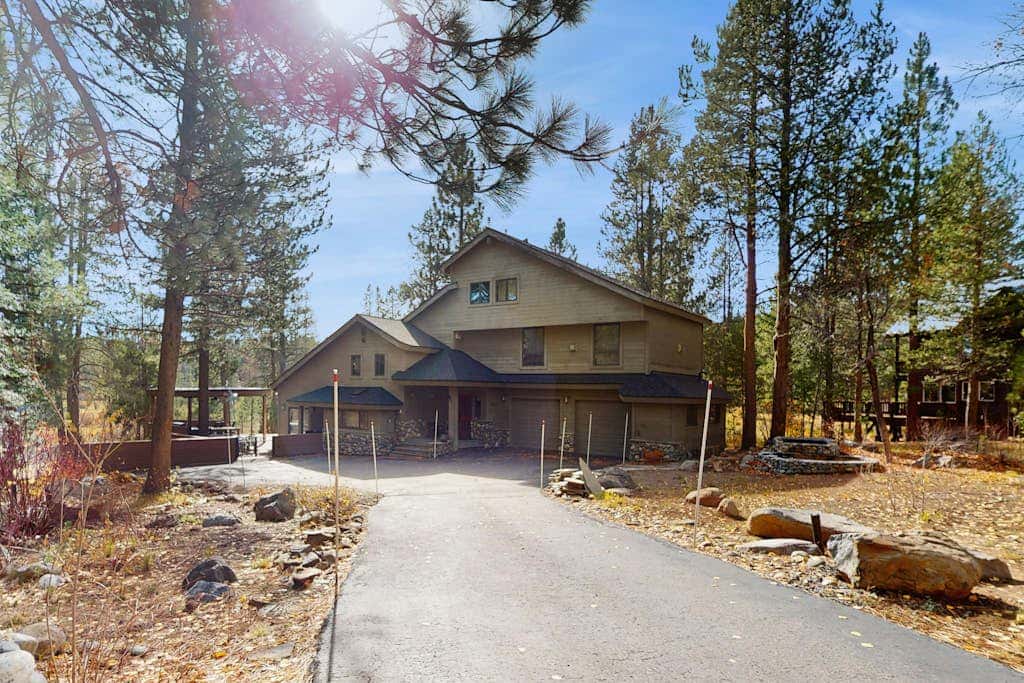 Expansive Tahoe home with hot tub, deck, sauna, game room and washer&dryer