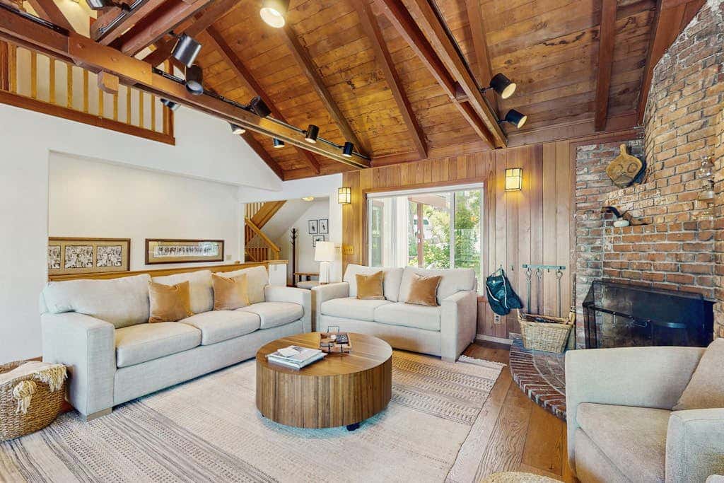 Terrific lakefront gem with private hot tub, dock & beach - near skiing & town