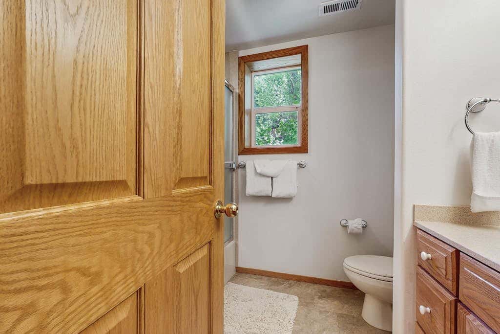Terrific lakefront gem with private hot tub, dock & beach - near skiing & town