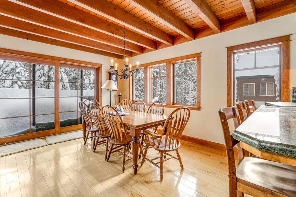 Rustic cabin by the lake & skiing with private sauna & game room - dog-friendly