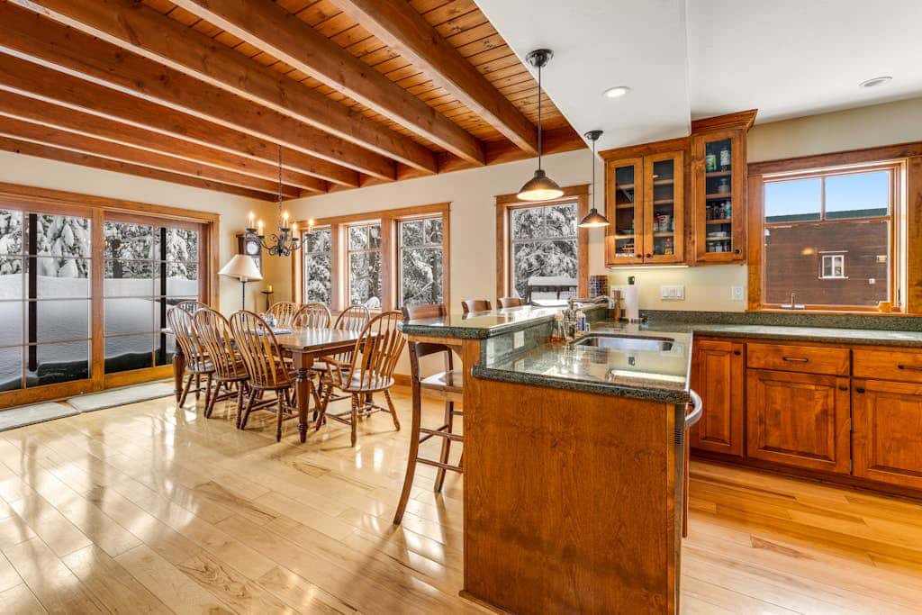 Rustic cabin by the lake & skiing with private sauna & game room - dog-friendly
