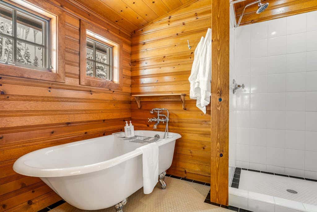 Rustic cabin by the lake & skiing with private sauna & game room - dog-friendly