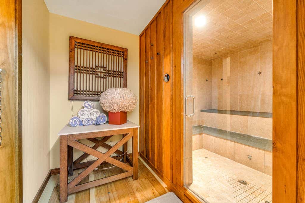 Rustic cabin by the lake & skiing with private sauna & game room - dog-friendly
