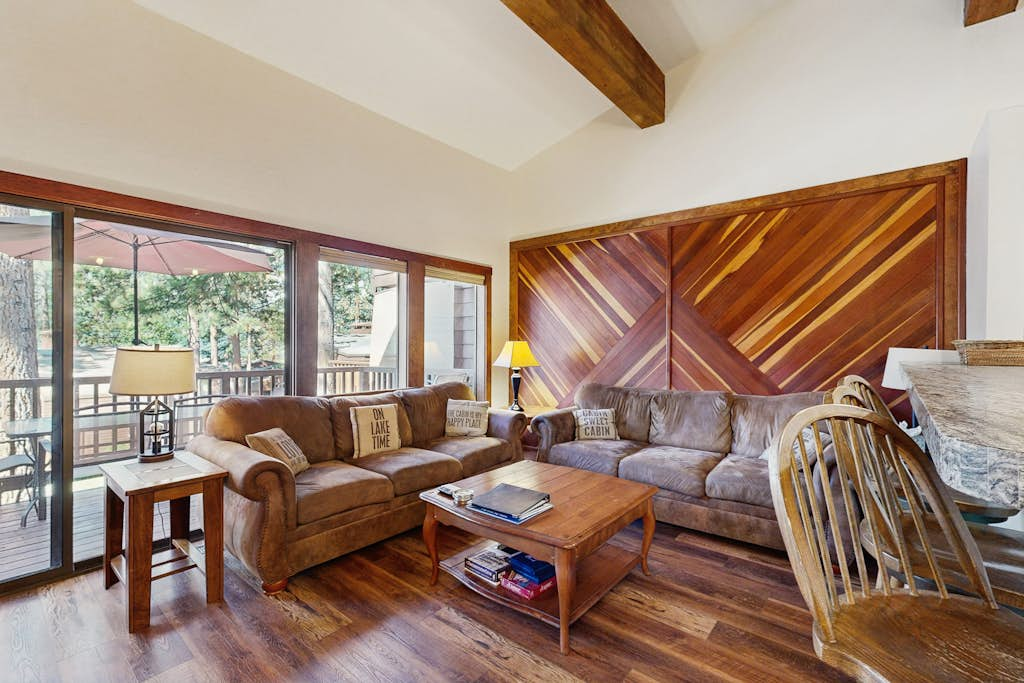Inviting condo with gas fireplace & grill, sleeps 8