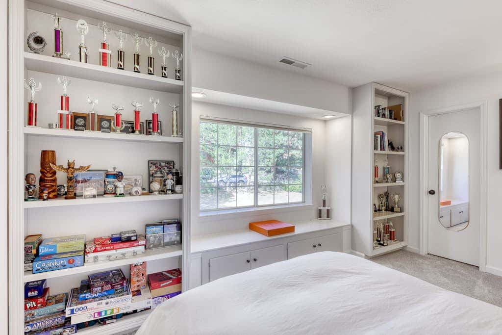 Dog-friendly home with pool table, fireplaces, & private hot tub, sleeps 10