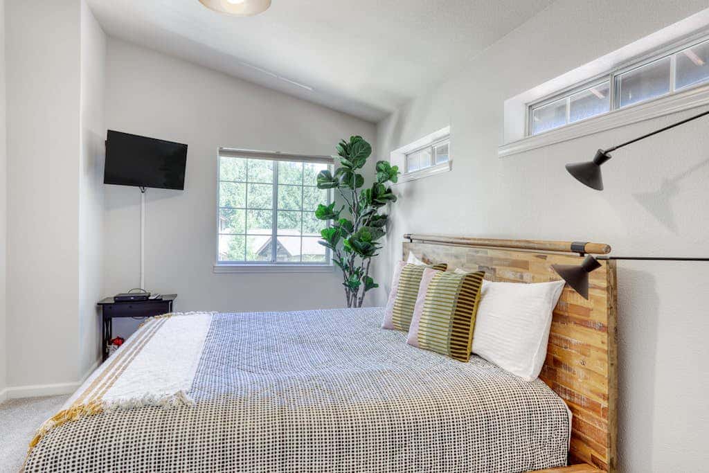 Dog-friendly home with pool table, fireplaces, & private hot tub, sleeps 10