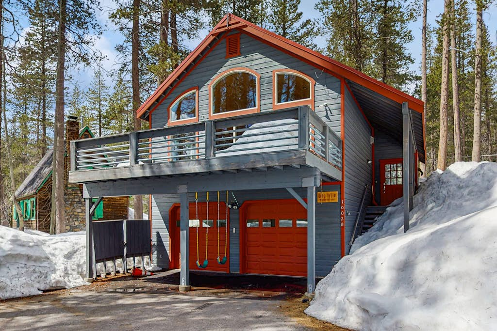 Forest Home with Fireplace, washer&dryer, and Mountain View