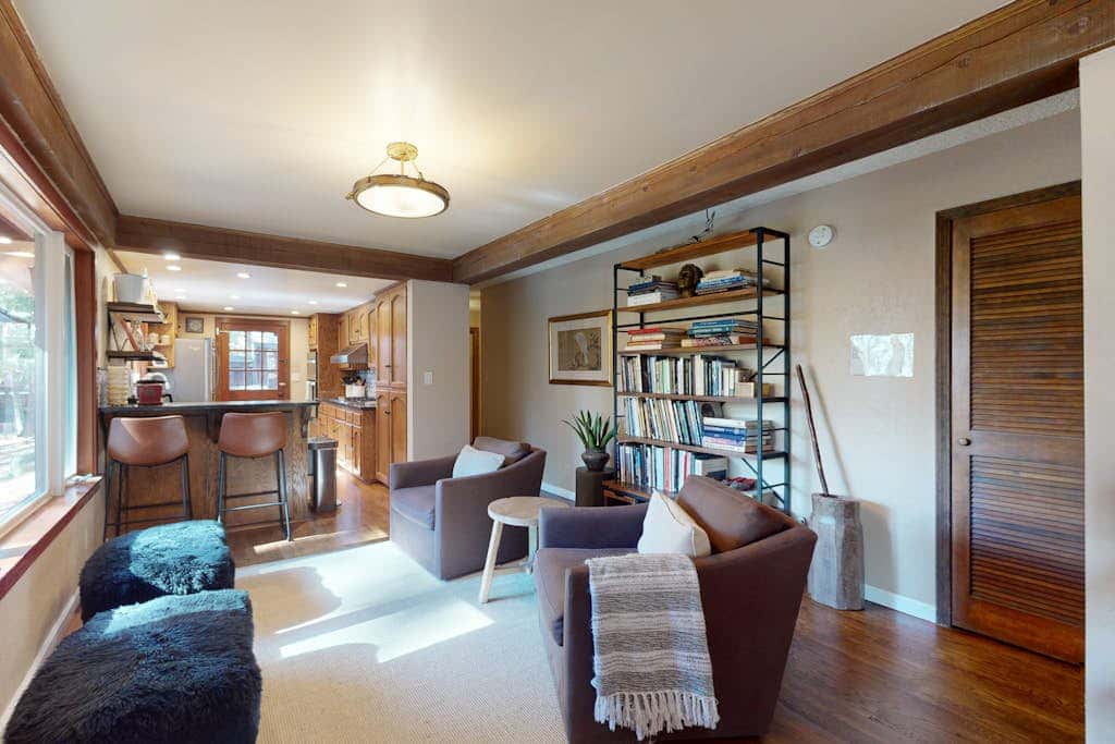 Beautiful home near the lake & slopes with private hot tub, pool table, & WiFi