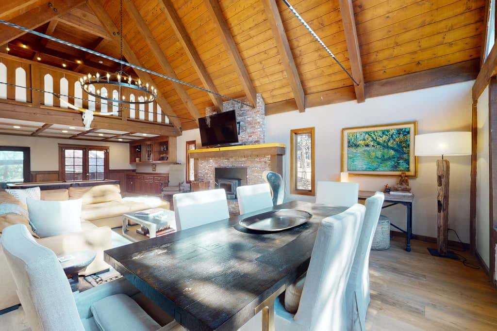 Beautiful home near the lake & slopes with private hot tub, pool table, & WiFi