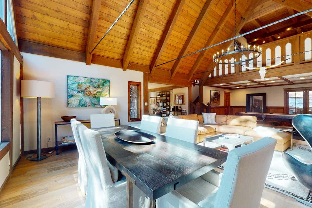 Beautiful home near the lake & slopes with private hot tub, pool table, & WiFi