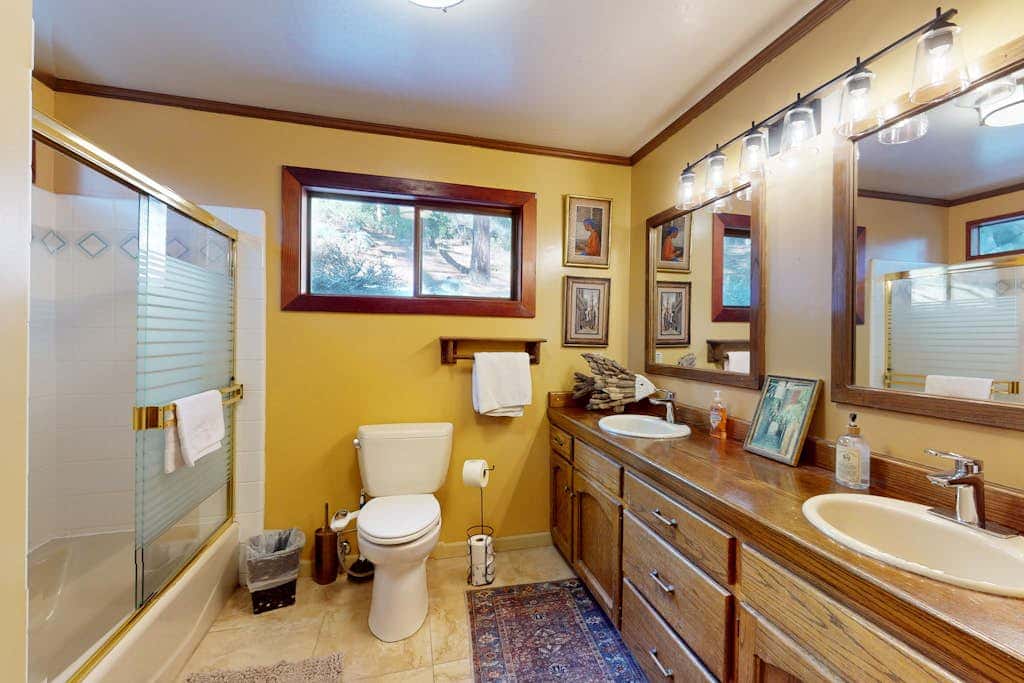 Beautiful home near the lake & slopes with private hot tub, pool table, & WiFi