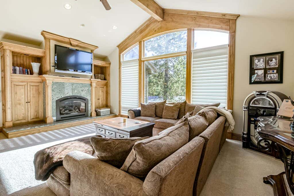 Luxury home with fireplaces, AC, home office, & 2-car garage, sleeps 8