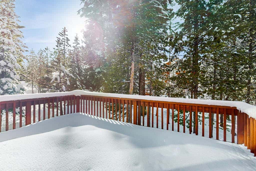 Spacious cabin with shared pools & hot tubs - near skiing, hiking & biking