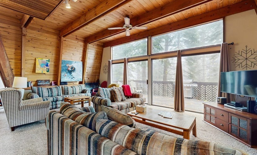 Retro Family Gathering Home in Tahoe Donner