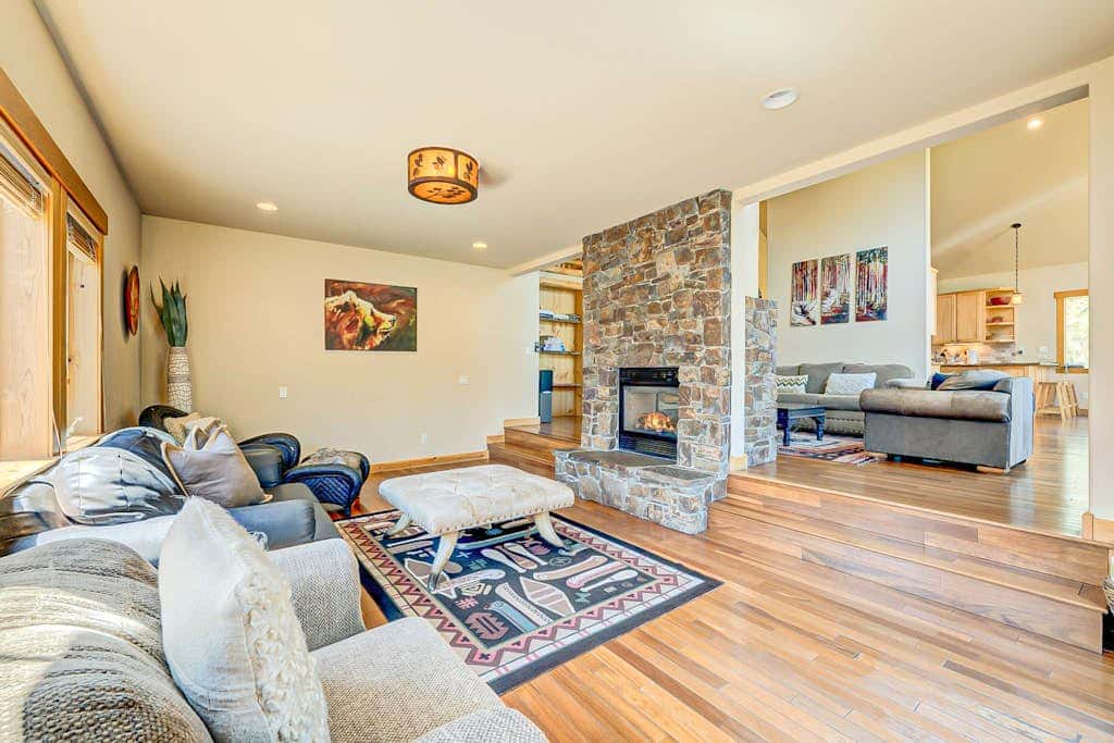 Spacious Tahoe Donner retreat with private hot tub - near trails, slopes & golf