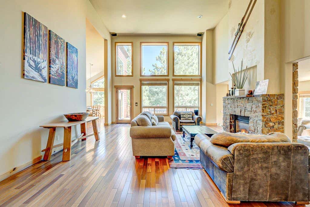 Spacious Tahoe Donner retreat with private hot tub - near trails, slopes & golf