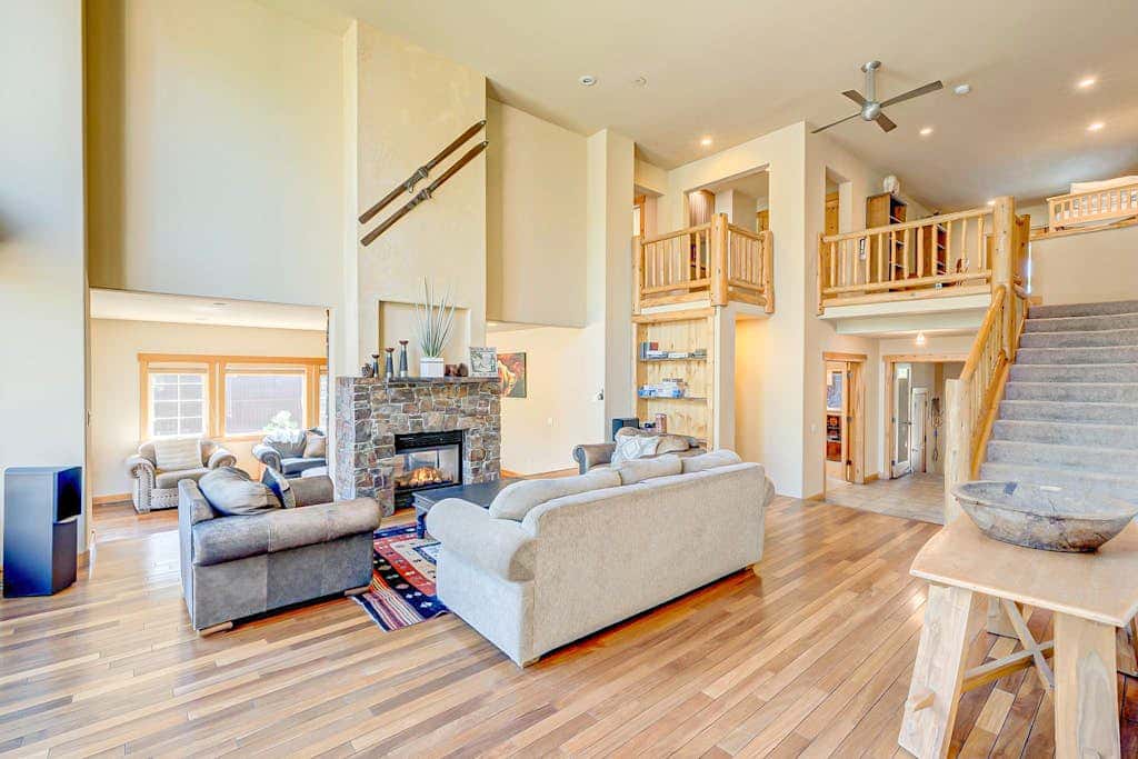 Spacious Tahoe Donner retreat with private hot tub - near trails, slopes & golf