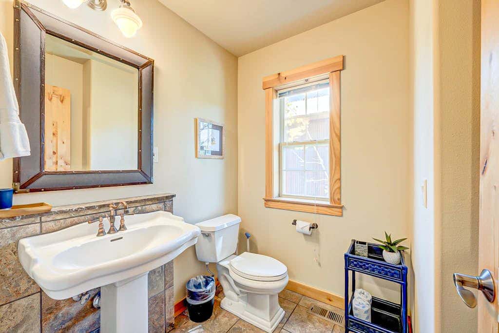 Spacious Tahoe Donner retreat with private hot tub - near trails, slopes & golf