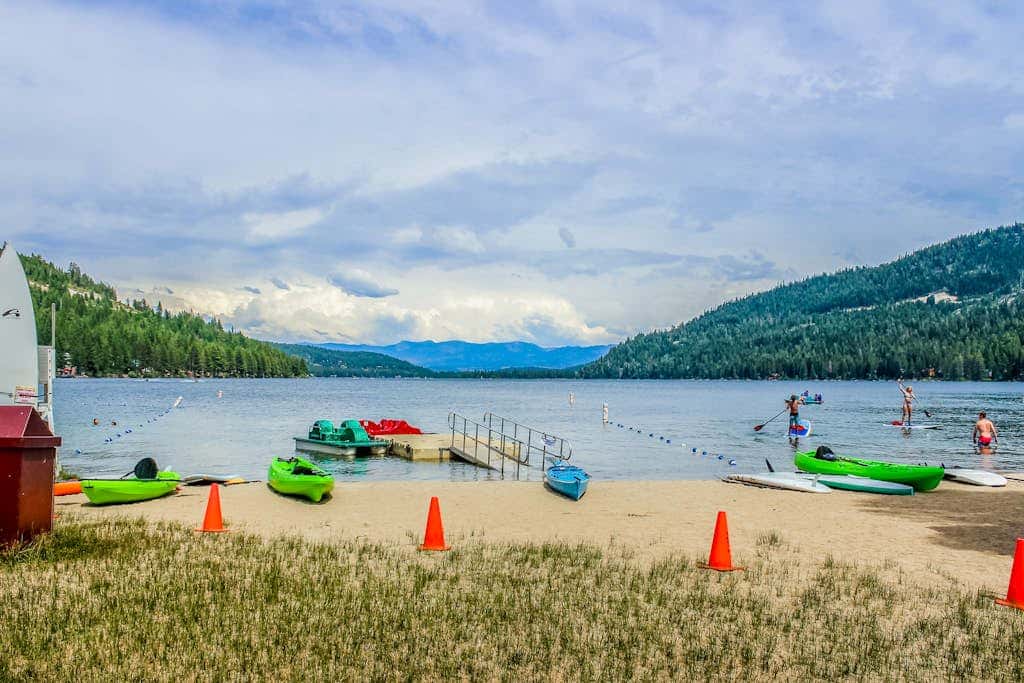 Spacious Tahoe Donner retreat with private hot tub - near trails, slopes & golf