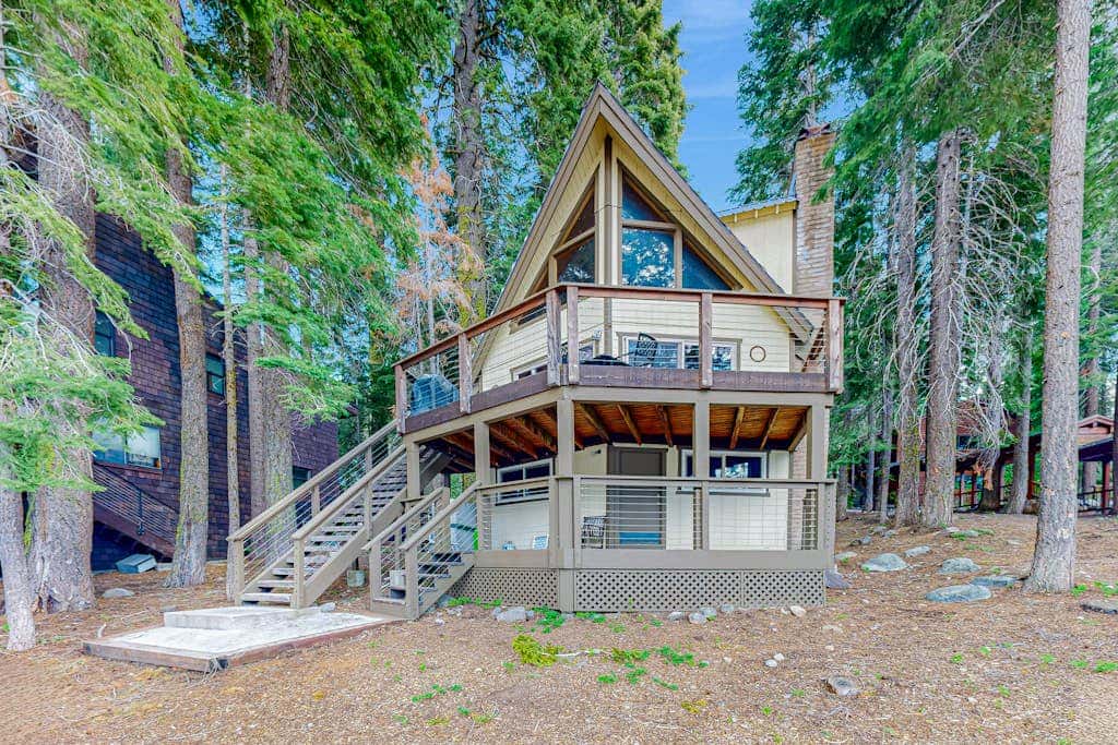 Superb lakefront home with mountain & lake views, fireplace, tennis & washer&dryer
