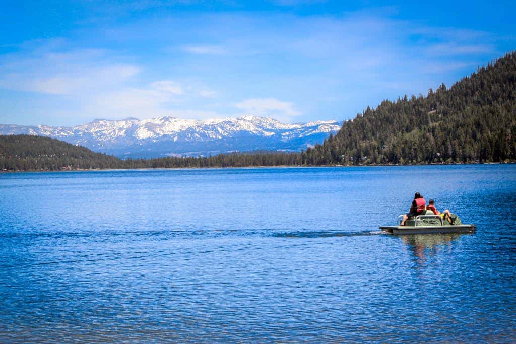 Superb lakefront home with mountain & lake views, fireplace, tennis & washer&dryer