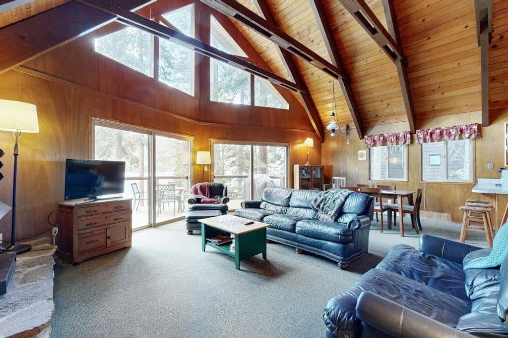 Superb lakefront home with mountain & lake views, fireplace, tennis & washer&dryer