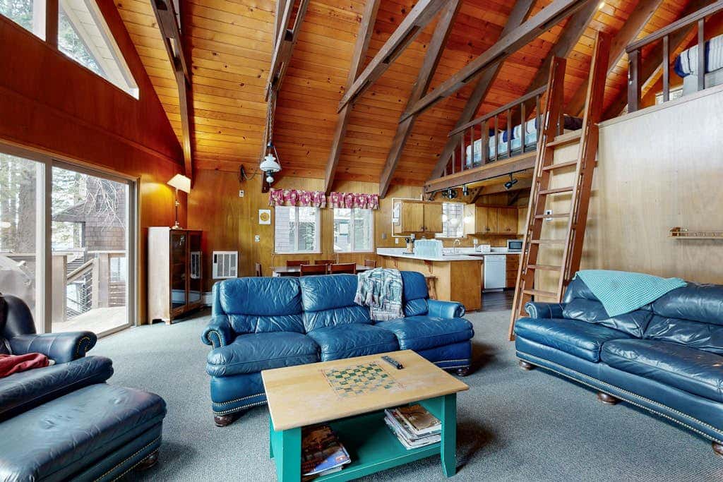 Superb lakefront home with mountain & lake views, fireplace, tennis & washer&dryer