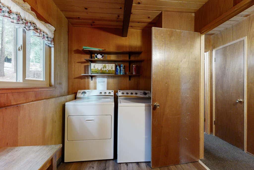 Superb lakefront home with mountain & lake views, fireplace, tennis & washer&dryer