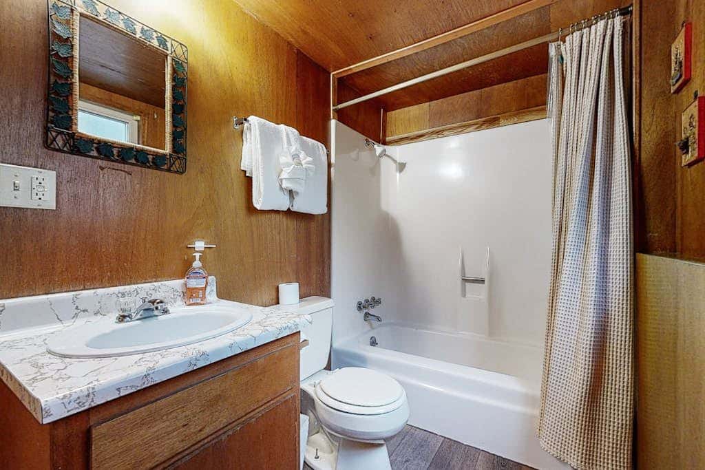 Superb lakefront home with mountain & lake views, fireplace, tennis & washer&dryer