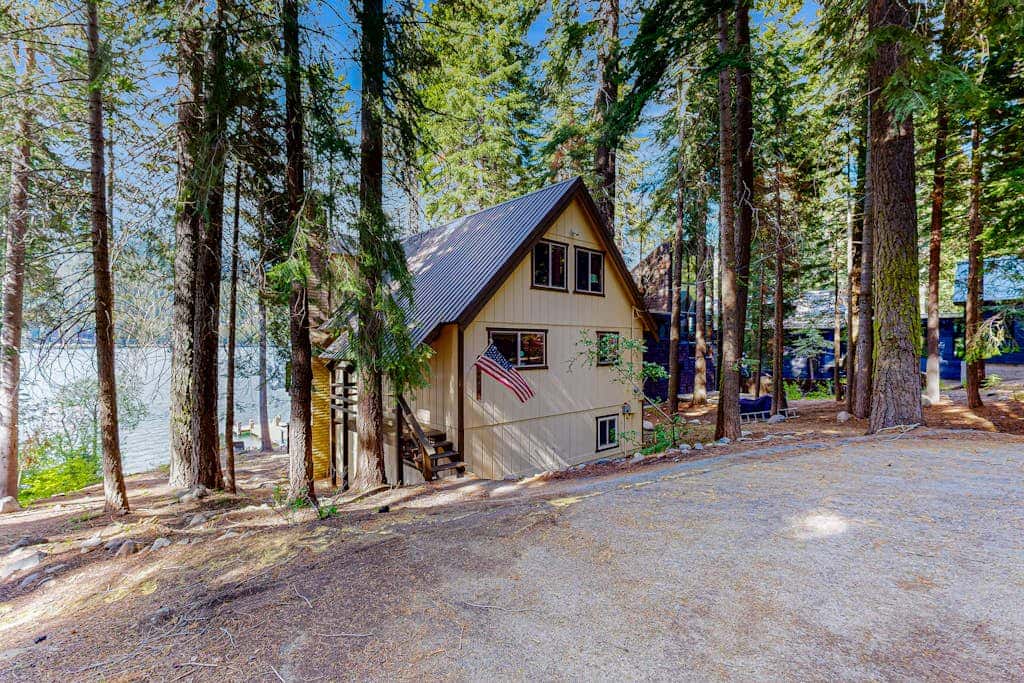 Superb lakefront home with mountain & lake views, fireplace, tennis & washer&dryer