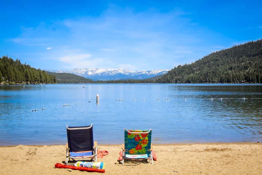 Superb lakefront home with mountain & lake views, fireplace, tennis & washer&dryer
