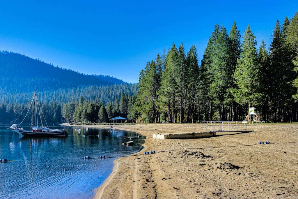 Superb lakefront home with mountain & lake views, fireplace, tennis & washer&dryer