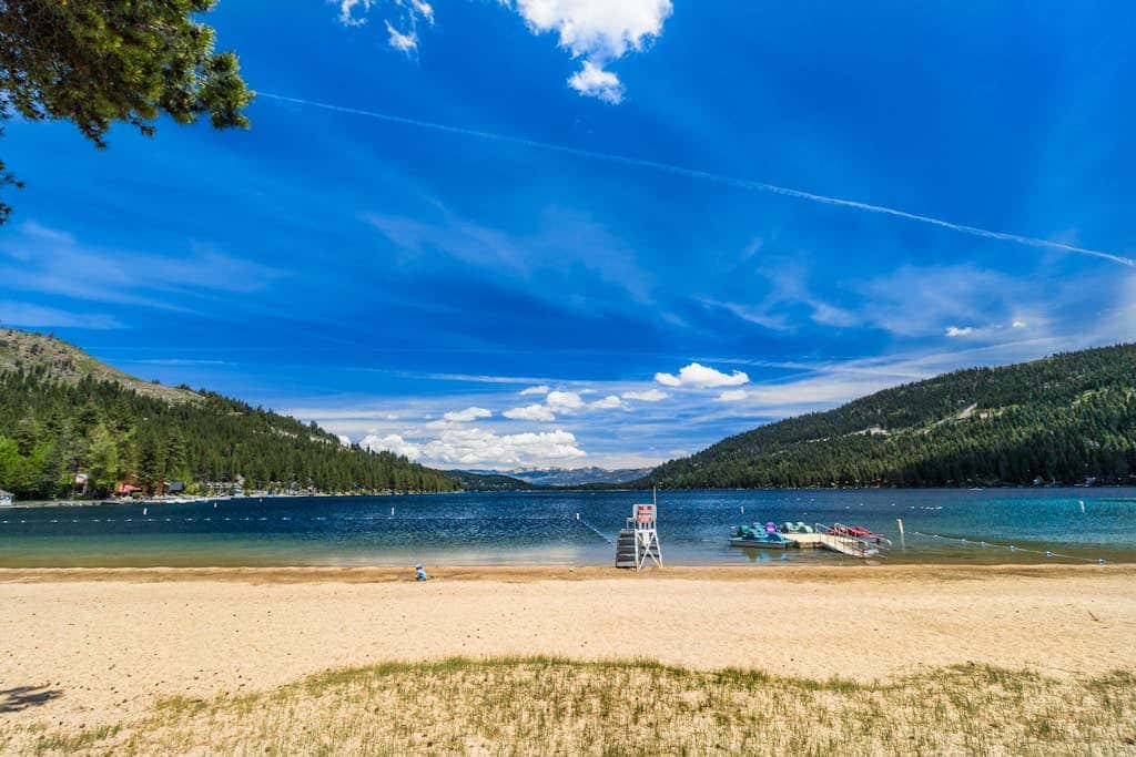 Superb lakefront home with mountain & lake views, fireplace, tennis & washer&dryer