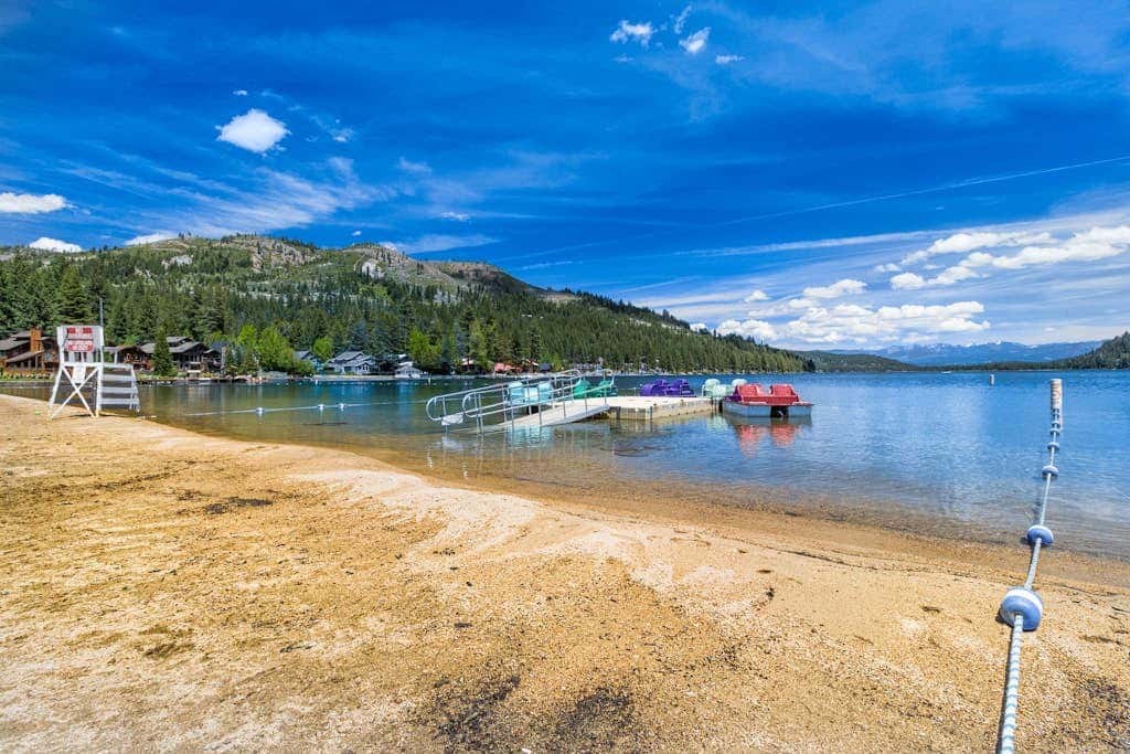 Superb lakefront home with mountain & lake views, fireplace, tennis & washer&dryer