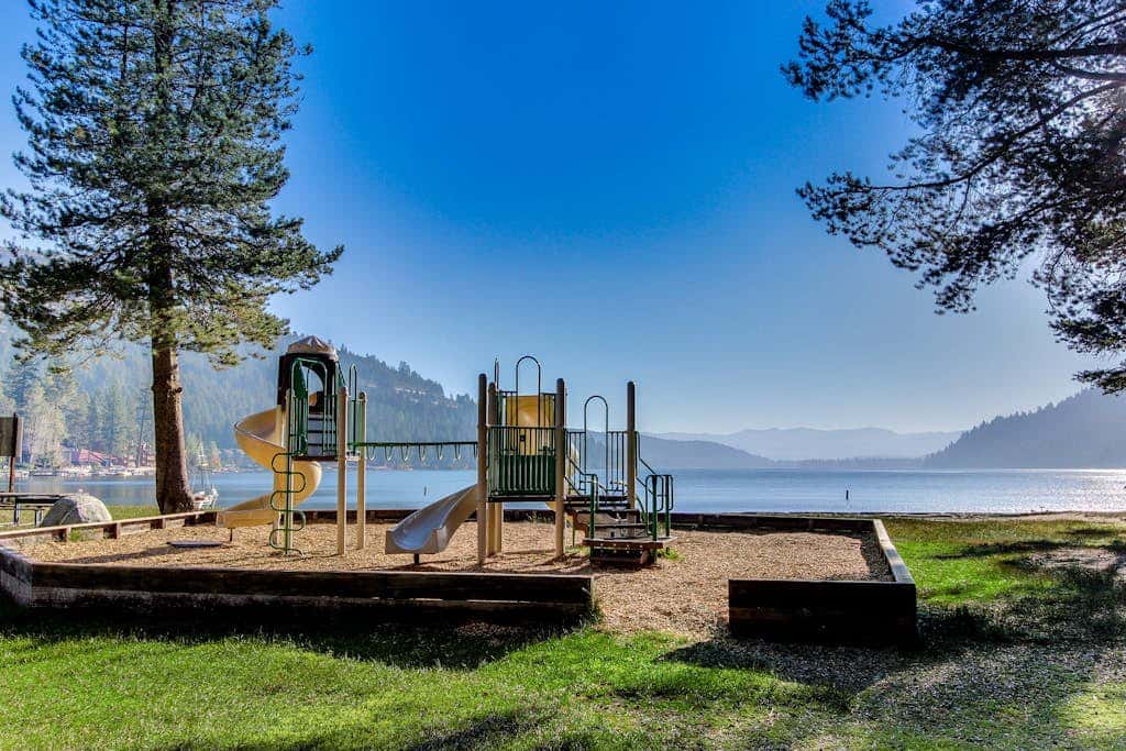 Superb lakefront home with mountain & lake views, fireplace, tennis & washer&dryer