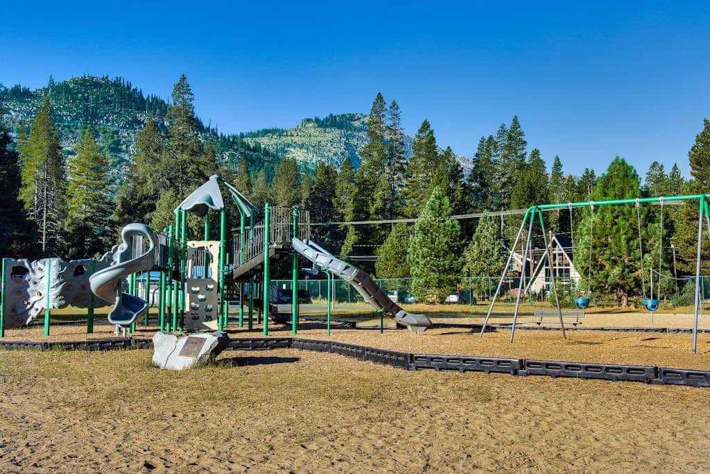 Superb lakefront home with mountain & lake views, fireplace, tennis & washer&dryer