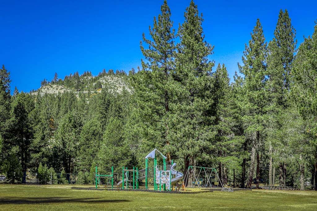 Superb lakefront home with mountain & lake views, fireplace, tennis & washer&dryer