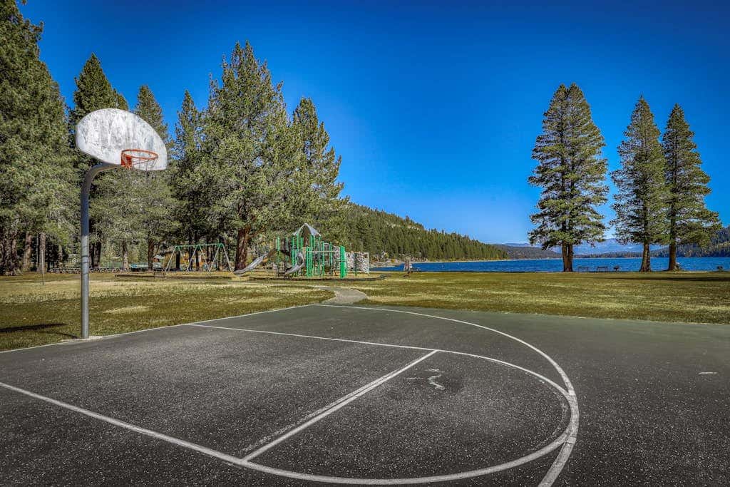 Superb lakefront home with mountain & lake views, fireplace, tennis & washer&dryer