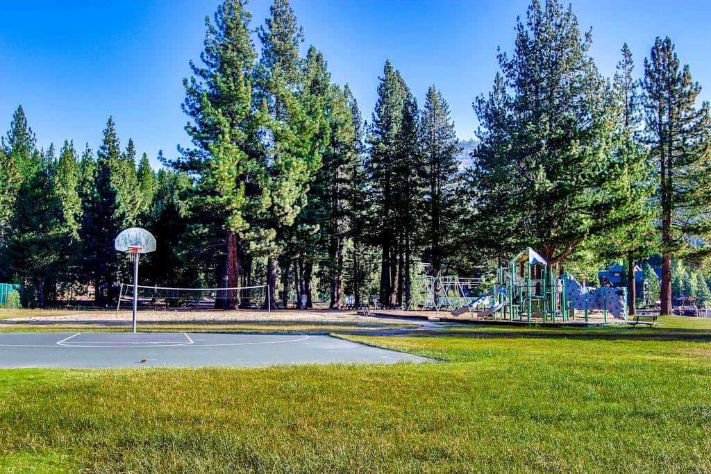 Superb lakefront home with mountain & lake views, fireplace, tennis & washer&dryer