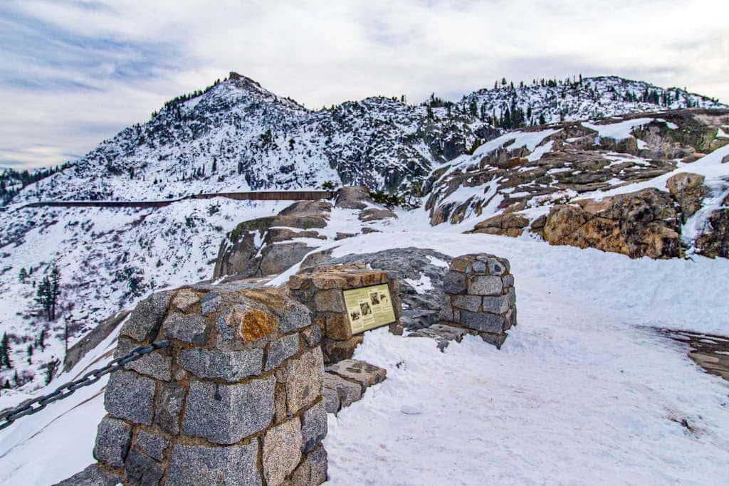 Superb lakefront home with mountain & lake views, fireplace, tennis & washer&dryer