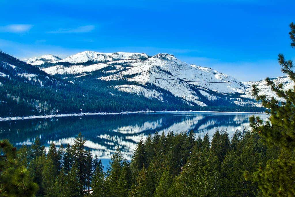 Superb lakefront home with mountain & lake views, fireplace, tennis & washer&dryer