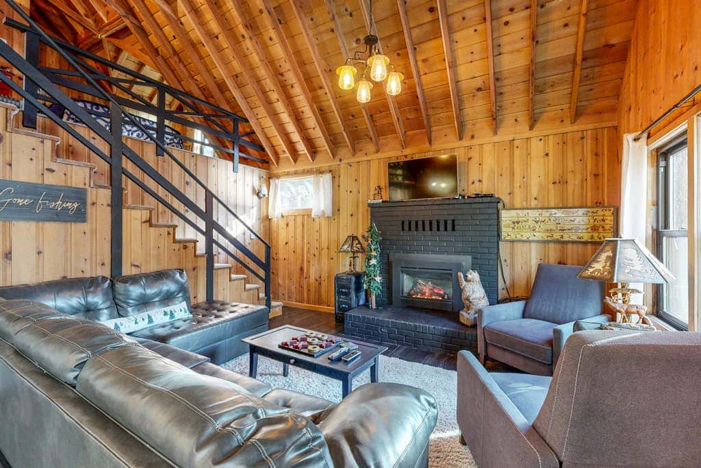 Dog-friendly waterfront cabin with lake views & access - close to slopes