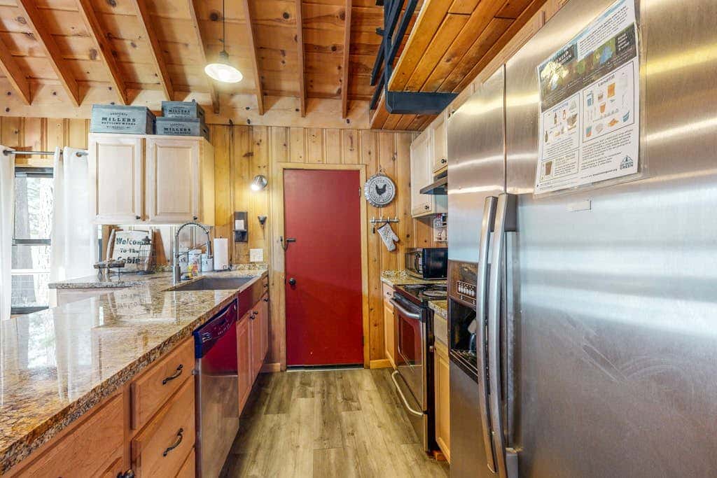 Dog-friendly waterfront cabin with lake views & access - close to slopes