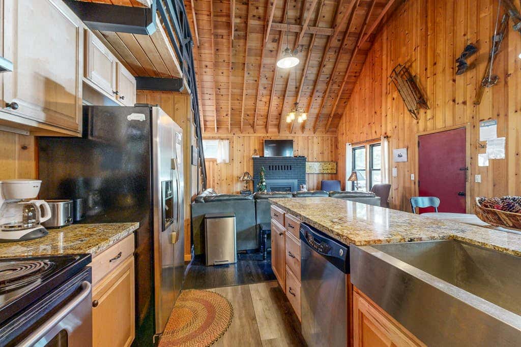 Dog-friendly waterfront cabin with lake views & access - close to slopes