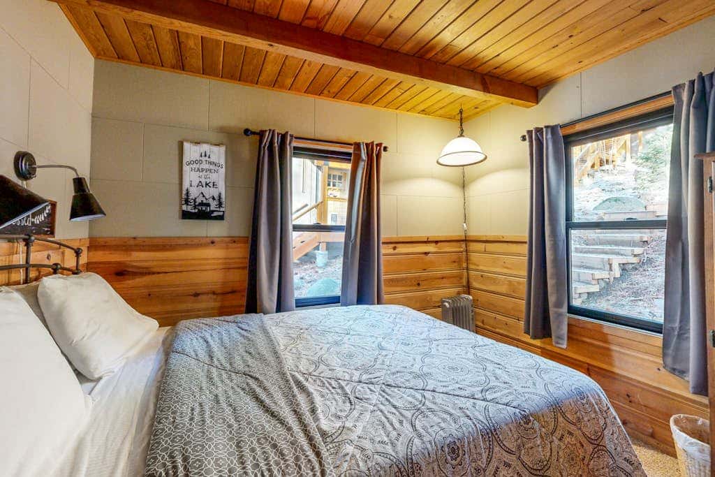 Dog-friendly waterfront cabin with lake views & access - close to slopes
