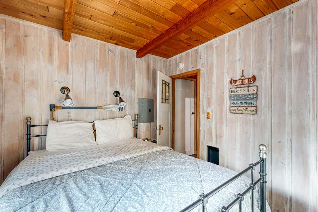 Dog-friendly waterfront cabin with lake views & access - close to slopes