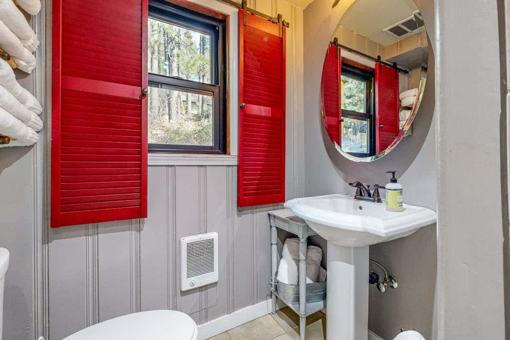 Dog-friendly waterfront cabin with lake views & access - close to slopes
