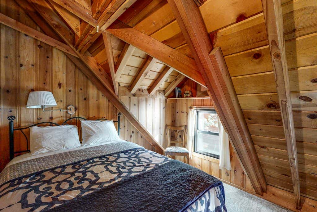 Dog-friendly waterfront cabin with lake views & access - close to slopes